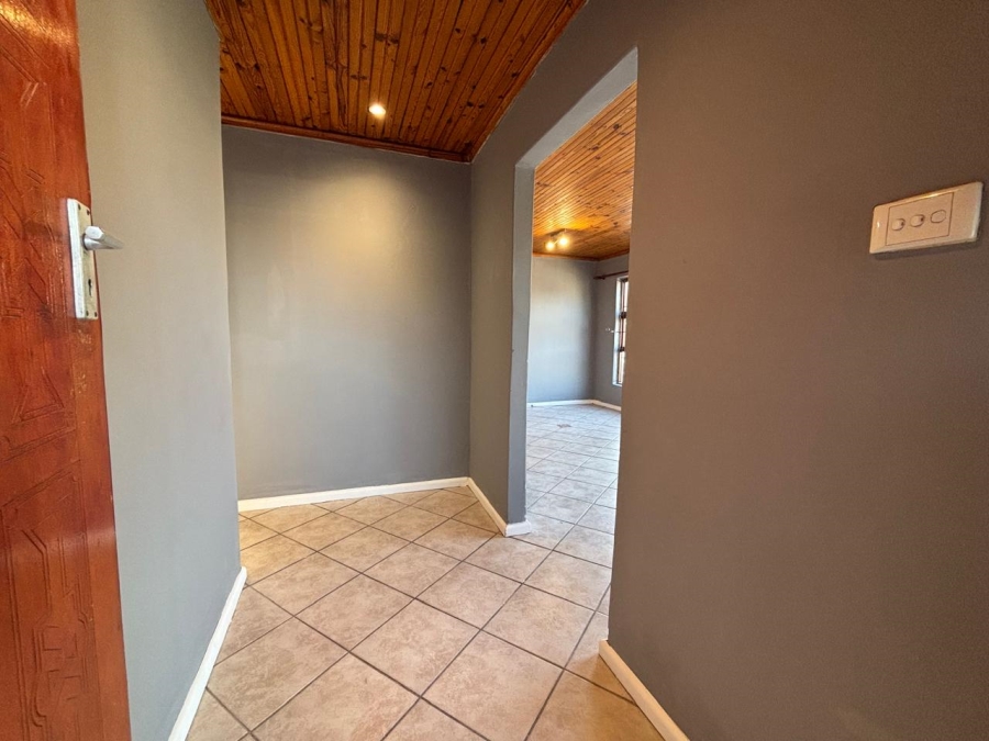 5 Bedroom Property for Sale in Electric City Western Cape